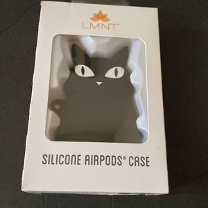 LMNT BLACK CAT
SILICONE AIRPODS® CASE